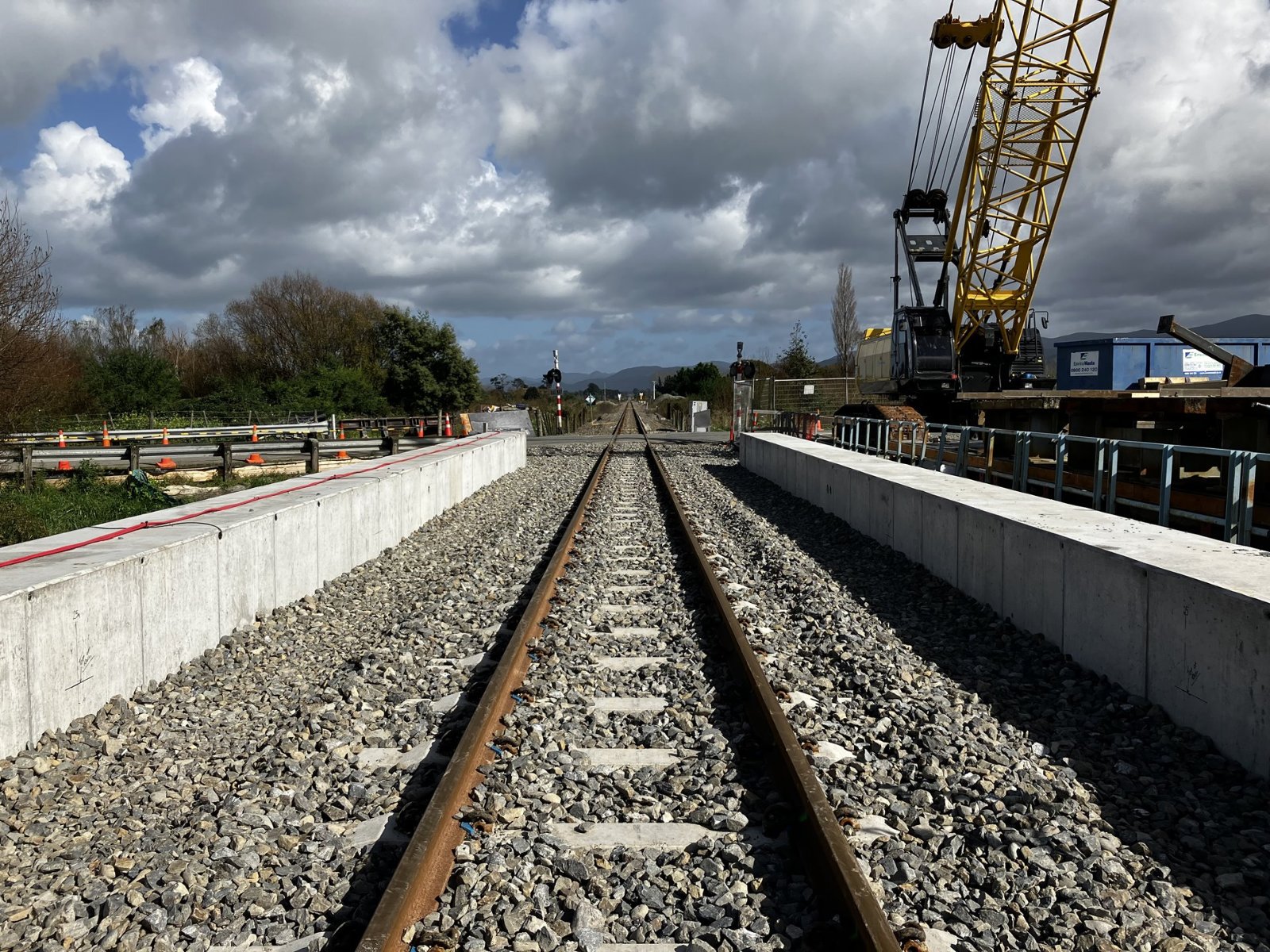 KiwiRail online rail bridge construction projects