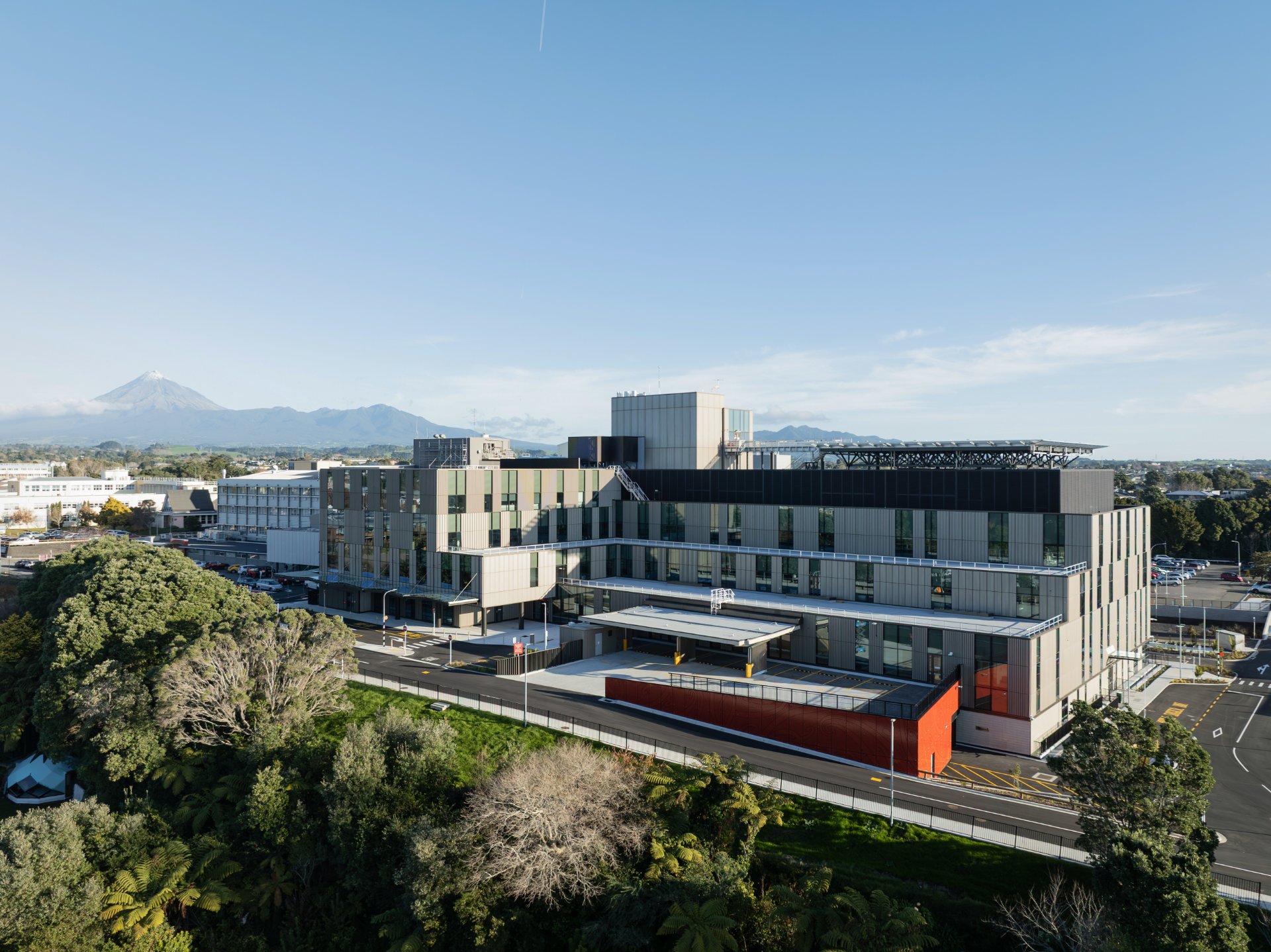 Te Rau Mātāpuna o Taranaki, Taranaki Base Hospital