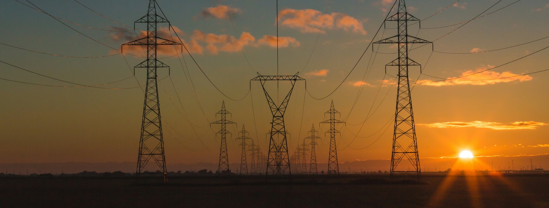 The path of power: Understanding transmission grids and distribution networks